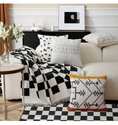 2022 New Arrivals Modern Style 18x18 Black White Chenille Jacquard Decorative Throw Pillow Cover 