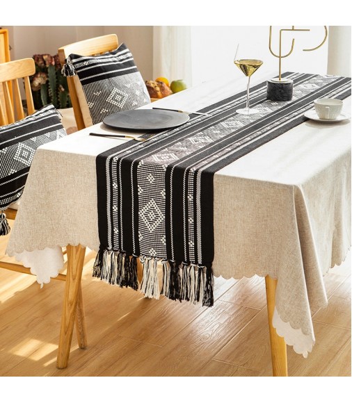 Hot Selling Modern Boho Cotton Woven Table Runner Black And White Yarn Dyed Handmade Dining Table Runner And Placemat Set 