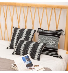 Factory Price Low Moq Wholesale Black And White Cushion Cover Geometric Jacquard Pillow Cover For Bedroom Decor 