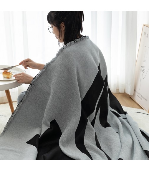 New Four Seasons Use Home Decor Black Tulip Bed Blanket Multifunction Moving Travel Camping Blanket 