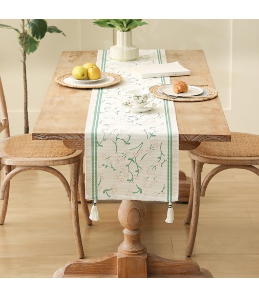 MOCOFO American Style Cotton Woven Floral Print Table Runner with Tassels for Dining & Coffee Table, Dresser, Sideboard