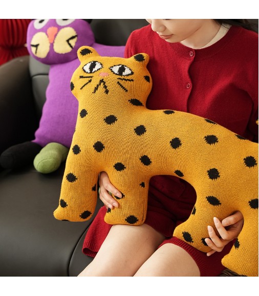 Quirky Knitted Cat Throw Pillows | Handmade-Style Animal Cushions for Home Decor